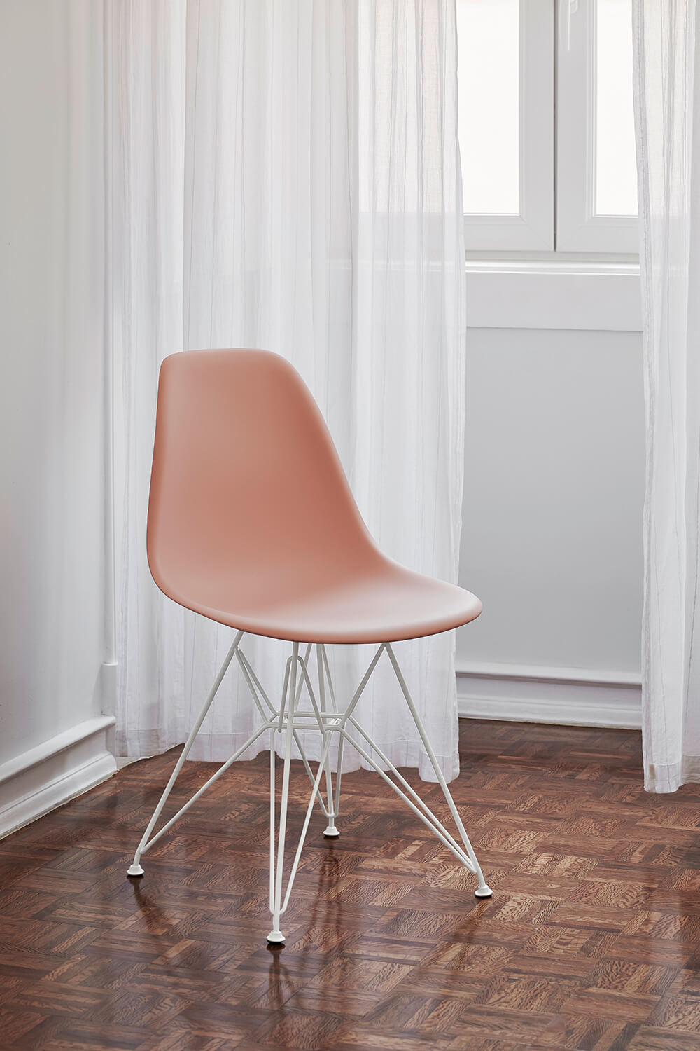 Opmerkelijk stoomboot Messing Eames Plastic Side Chair DSW | DPJ Workspace